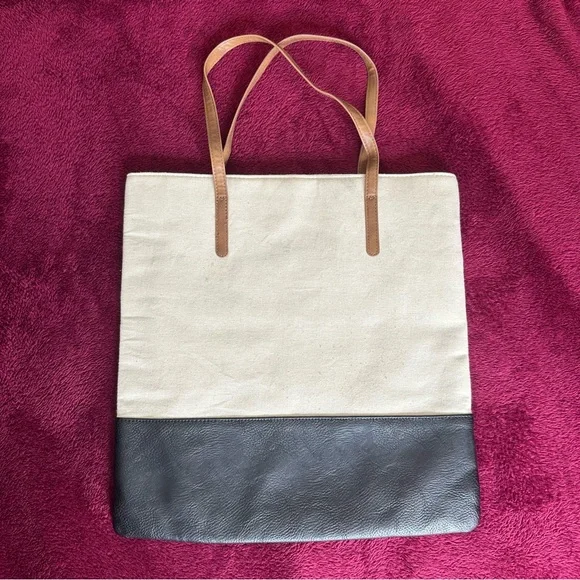 “B” Monogrammed Tote Bag🅱️ - Picture 2 of 7